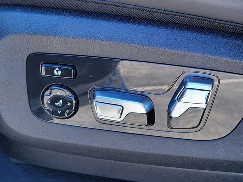 Used 2024 BMW X7 M60i w/ Executive Package image 33