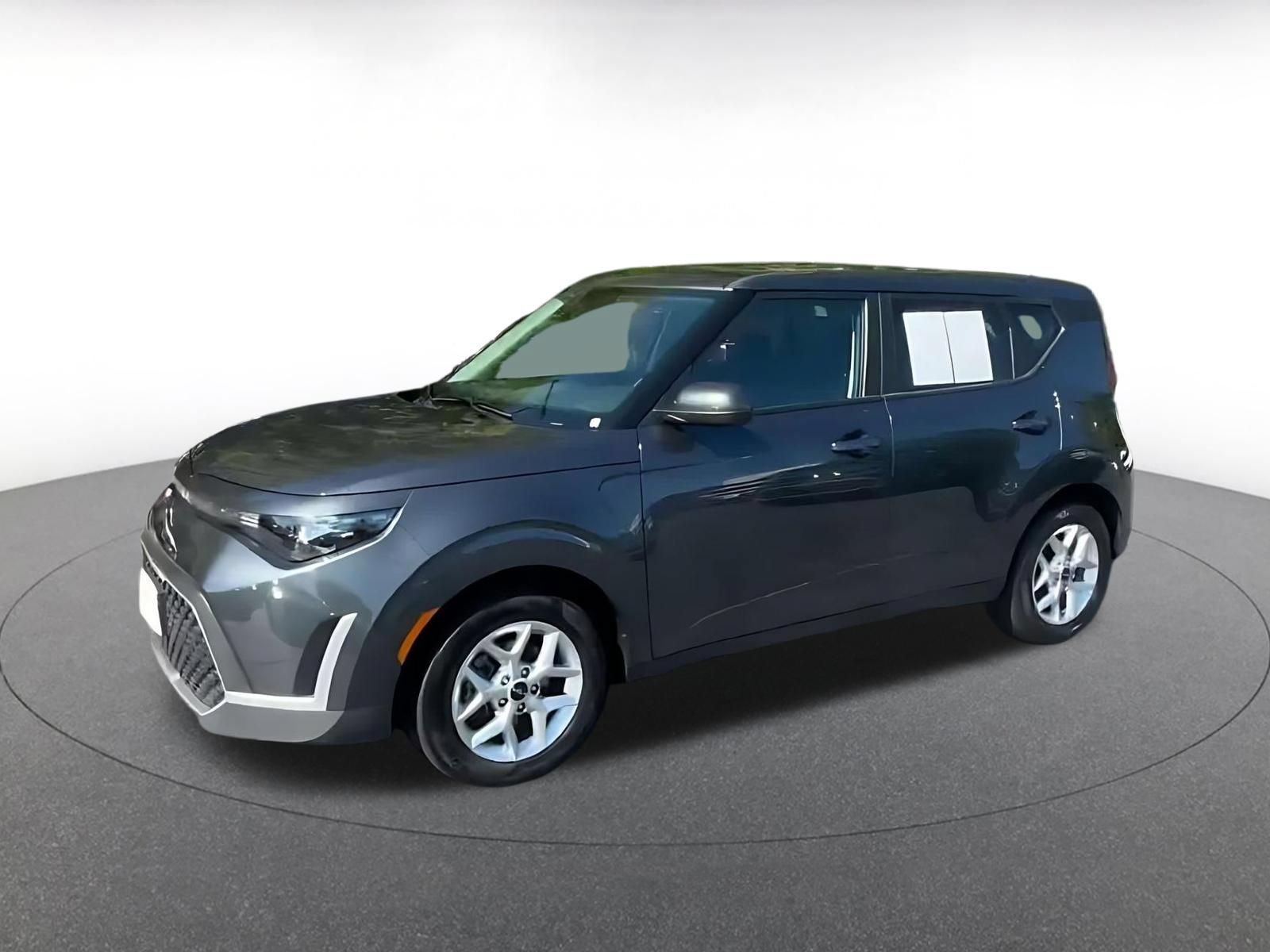 Used 2025 Kia Soul LX w/ LX Technology Package FWD image 6