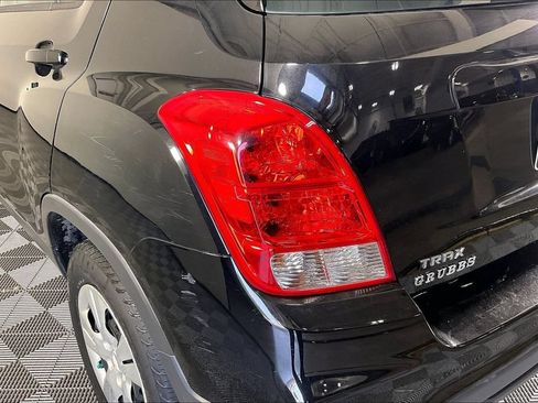 Used 2018 Chevrolet Trax LS FWD image 36