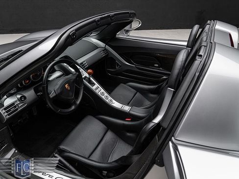 Used 2005 Porsche Carrera GT RWD image 16