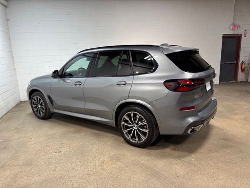 Used 2024 BMW X5 xDrive40i w/ M Sport Package AWD/4WD image 10