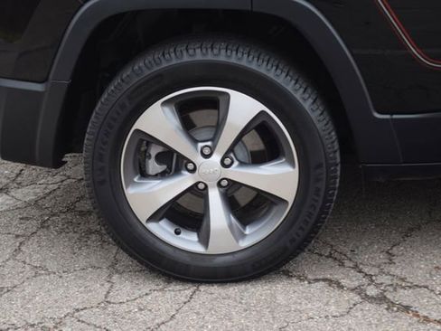 Used 2022 Jeep Cherokee Limited AWD/4WD image 28