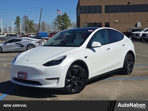 Used 2025 Tesla Model Y Long Range image 1