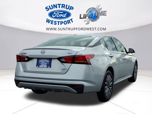 Used 2024 Nissan Altima 2.5 SV image 3