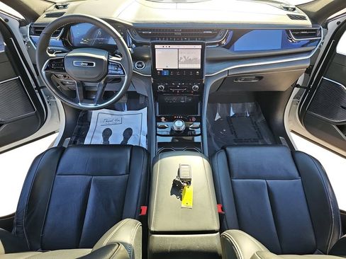 Used 2023 Jeep Grand Cherokee Overland w/ Luxury Tech Group IV image 12