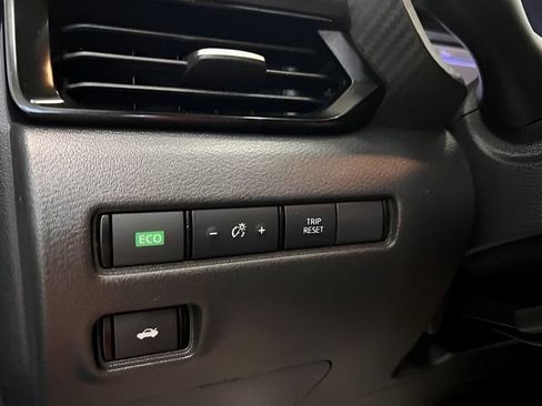 Used 2025 Nissan Sentra SV FWD image 15