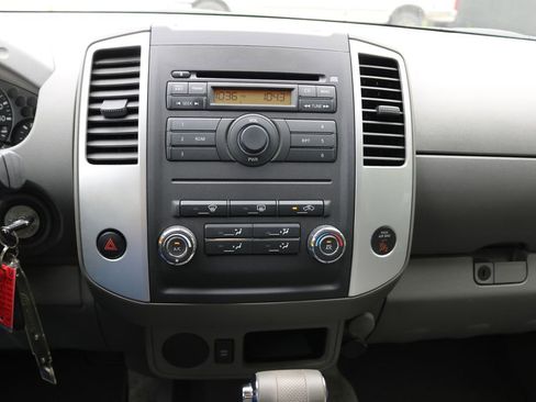 Used 2010 Nissan Frontier SE image 20