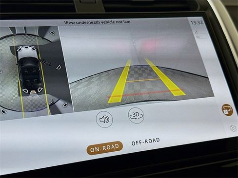 New 2026 Land Rover Discovery Dynamic SE image 17