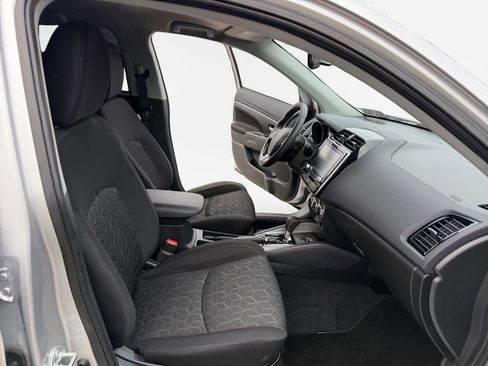 Used 2025 Mitsubishi Outlander Sport LE AWD/4WD image 26