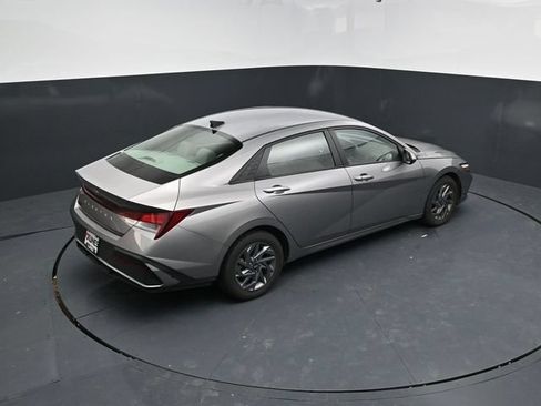Used 2024 Hyundai Elantra SEL FWD image 58