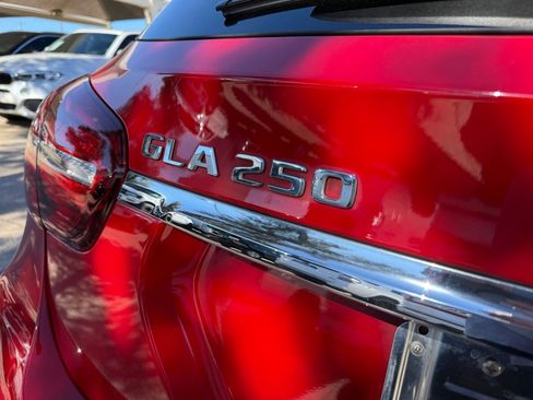 Used 2020 Mercedes-Benz GLA 250 250 4MATIC w/ AMG Line Exterior image 9