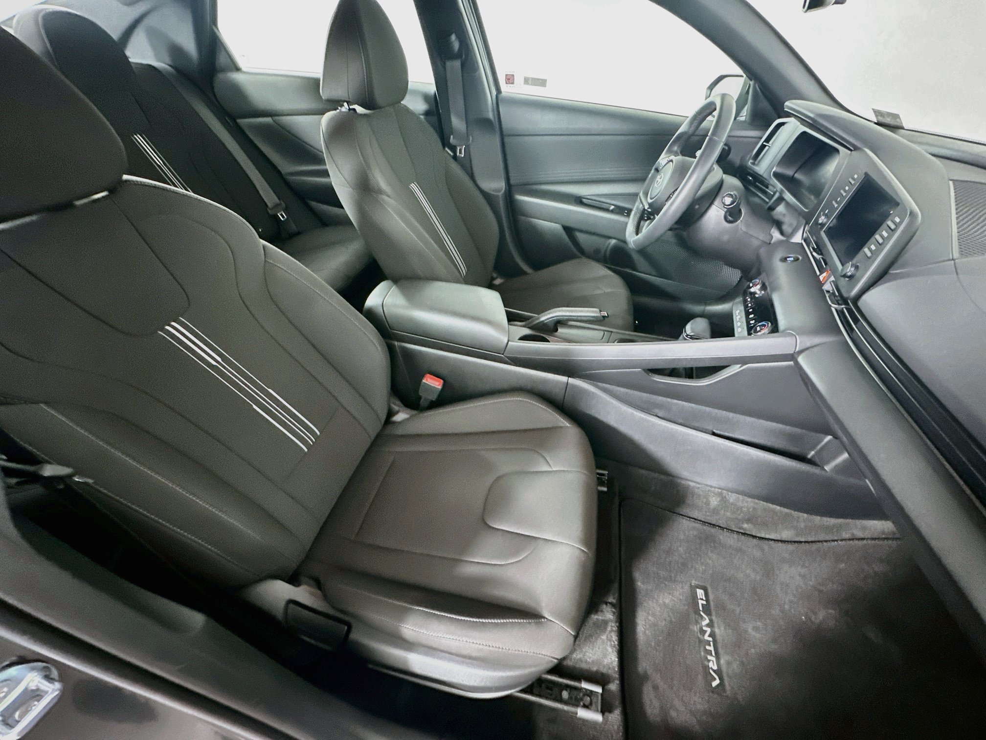 Used 2025 Hyundai Elantra Sport FWD image 30