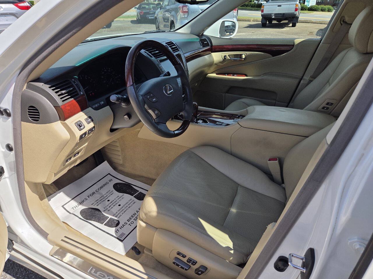 Used 2007 Lexus LS 460 w/ Comfort Pkg RWD image 8