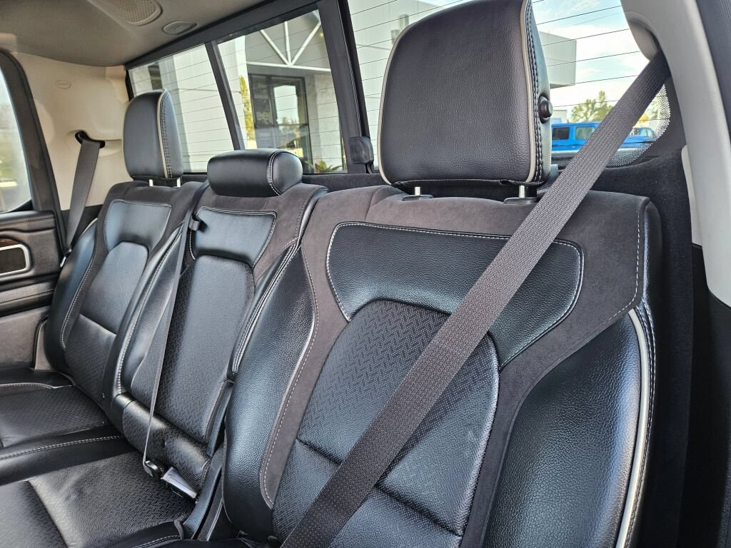 Used 2022 RAM 1500 Laramie AWD/4WD image 15