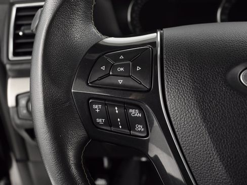 Used 2019 Ford Explorer Platinum image 15