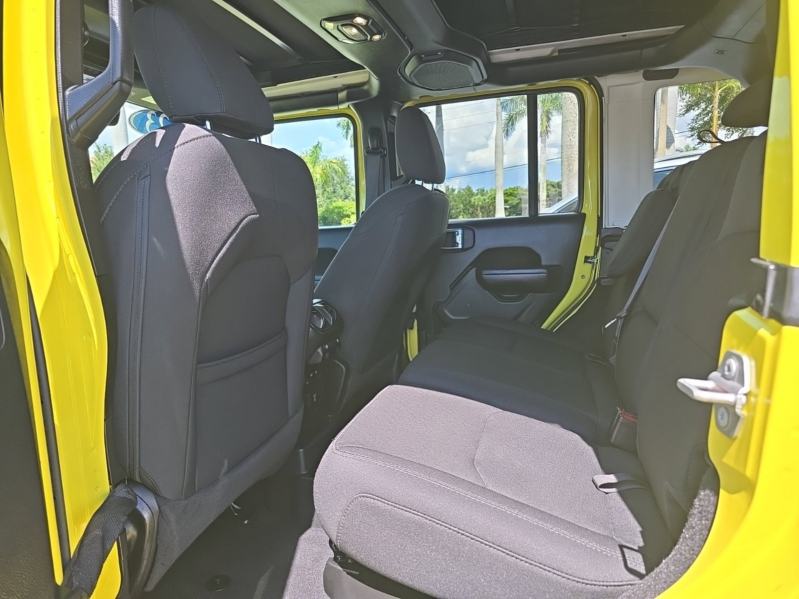 Used 2023 Jeep Wrangler Unlimited w/ Sun & Screen Package AWD/4WD image 7