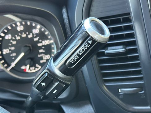 Used 2022 Nissan Titan SV image 32