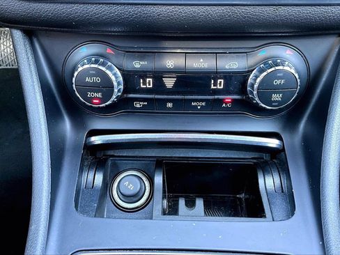 Used 2019 Mercedes-Benz CLA 250 4MATIC image 17