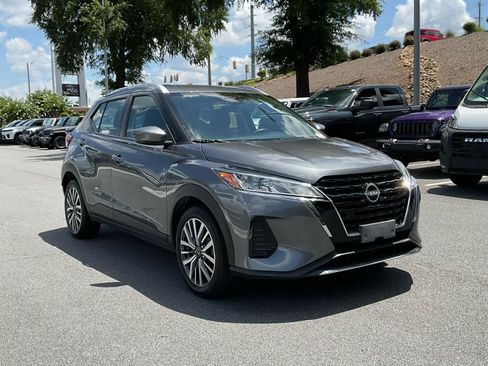 Used 2024 Nissan Kicks SV FWD image 7