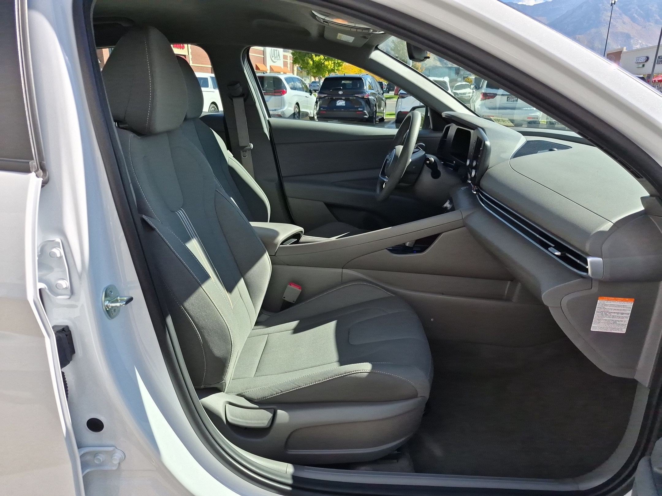 Used 2026 Hyundai Elantra Hybrid FWD image 33
