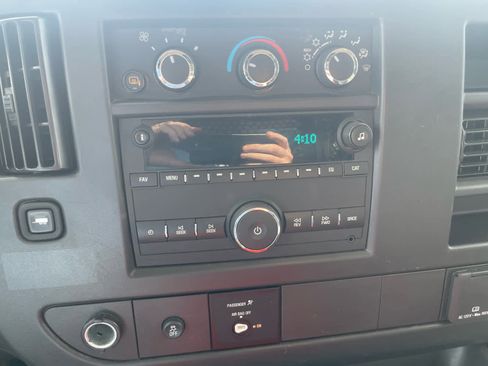 Used 2024 GMC Savana 2500 w/ Driver Convenience Package image 12