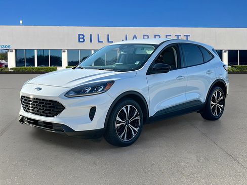 Used 2022 Ford Escape SE w/ SE Sport Appearance Package FWD image 3