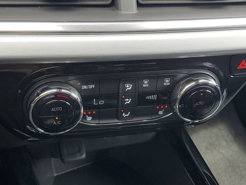 Used 2025 Chevrolet Trax LT w/ LT Convenience Package FWD image 25