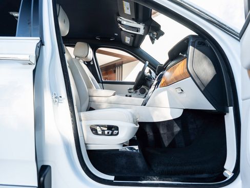 Certified 2021 Rolls-Royce Cullinan image 57