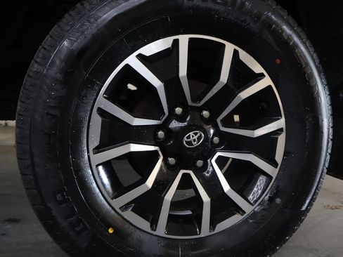 Used 2022 Toyota Tacoma TRD Sport w/ Technology Package image 29