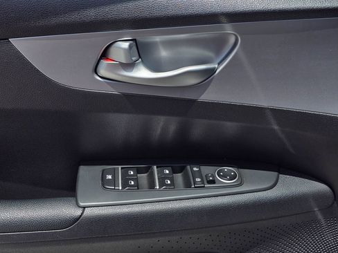 Used 2023 Kia Forte LXS FWD image 10