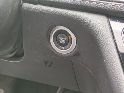 Used 2023 Chrysler Pacifica Limited w/ S Appearance Package image 20