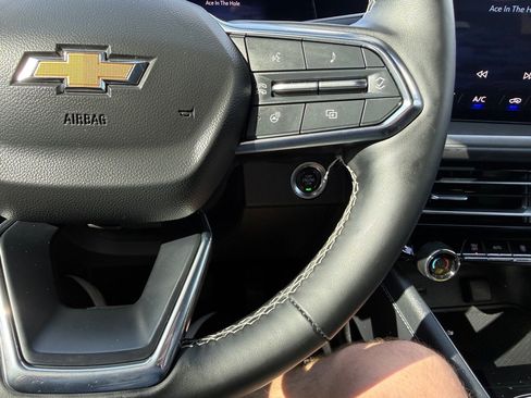 Used 2024 Chevrolet Traverse LS FWD image 28