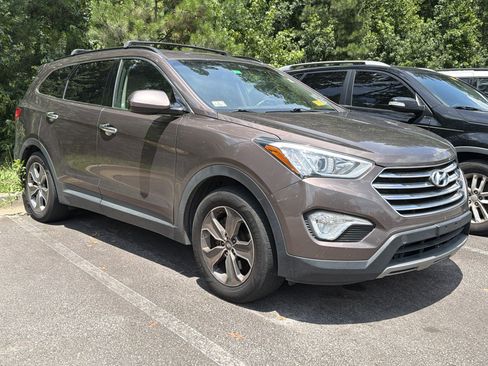 Used 2015 Hyundai Santa Fe GLS FWD image 2