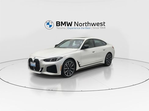 Used 2025 BMW 430i xDrive w/ M Sport Package image 9