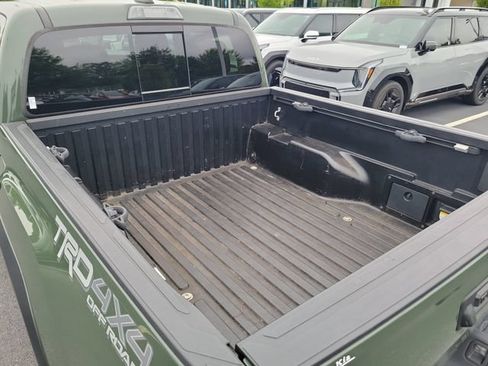 Used 2021 Toyota Tacoma TRD Off-Road w/ Technology Package AWD/4WD image 8