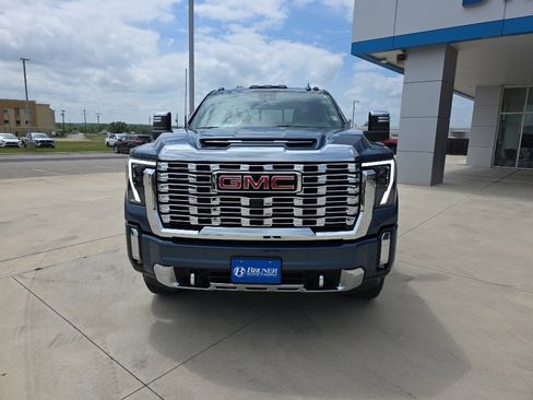 Used 2024 GMC Sierra 2500 Denali w/ Denali Reserve Package AWD/4WD image 2