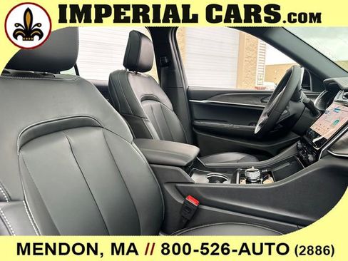 New 2025 Jeep Grand Cherokee L Limited w/ Black Appearance Package AWD/4WD image 17