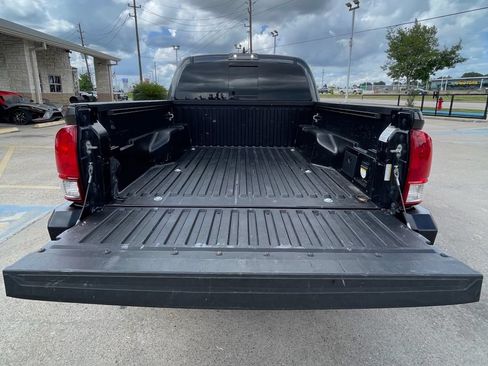 Used 2019 Toyota Tacoma TRD Sport w/ Technology Package AWD/4WD image 11