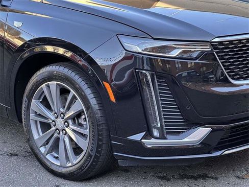 Used 2025 Cadillac XT6 Premium Luxury image 9
