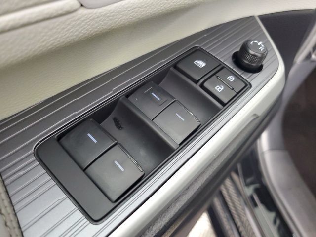 Used 2026 Toyota Sienna XLE FWD image 20