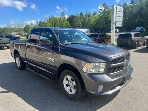 Used 2018 RAM 1500 Express AWD/4WD image 3