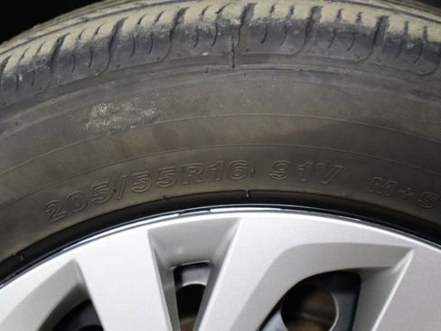 Used 2019 Toyota Corolla LE image 35