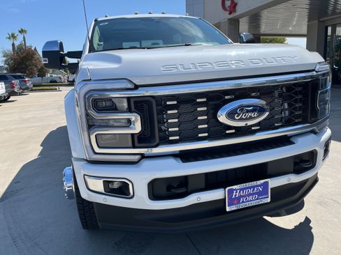 New 2026 Ford F450 Platinum w/ Platinum Plus Package AWD/4WD image 4