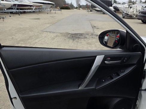 Used 2013 MAZDA MAZDA3 i Grand Touring image 14