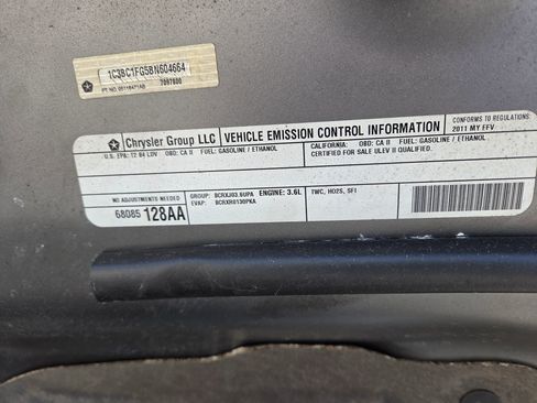 Used 2011 Chrysler 200 Touring FWD image 23