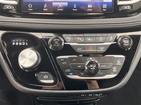 Used 2024 Chrysler Pacifica Touring-L w/ S Appearance Package image 27