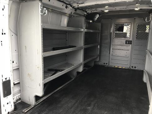 Used 2017 Ford Transit 150 RWD image 18