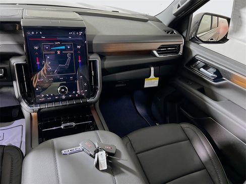 New 2026 GMC Yukon XL Denali w/ Denali Reserve Package image 19