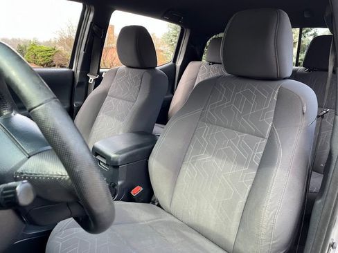 Used 2017 Toyota Tacoma TRD Off-Road image 9