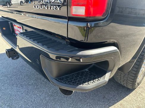 Used 2025 Chevrolet Silverado 2500 High Country w/ Technology Package image 12